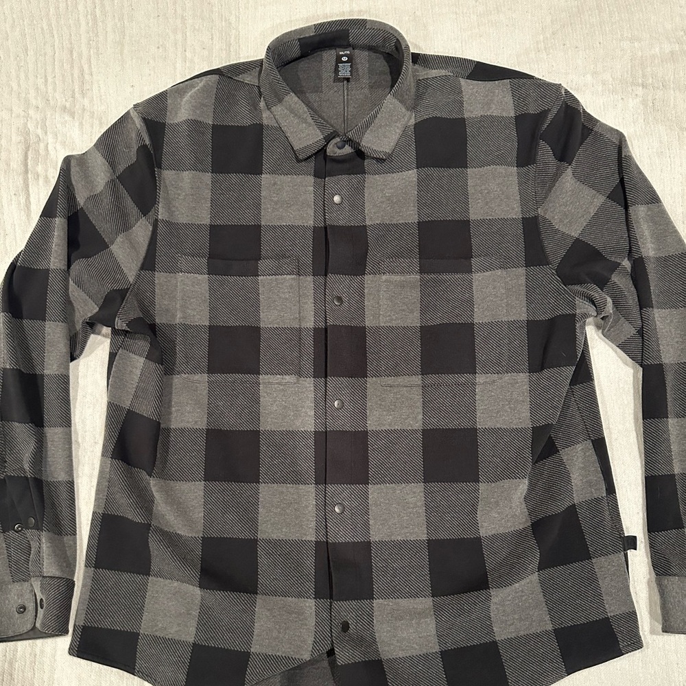 Lululemon Masons Peak Flannel plaid Mens shirt. Black and Gray. XXL
